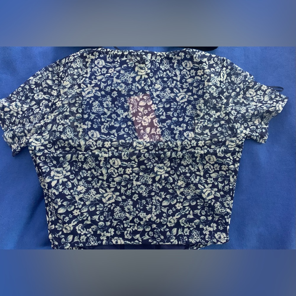 Crop Tops - Picture 2 of 4